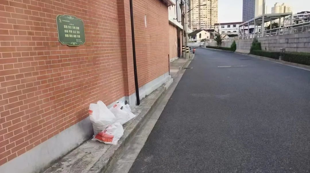 同一人一夜偷倒四次装修垃圾，执法队如何迅速破案？  第4张