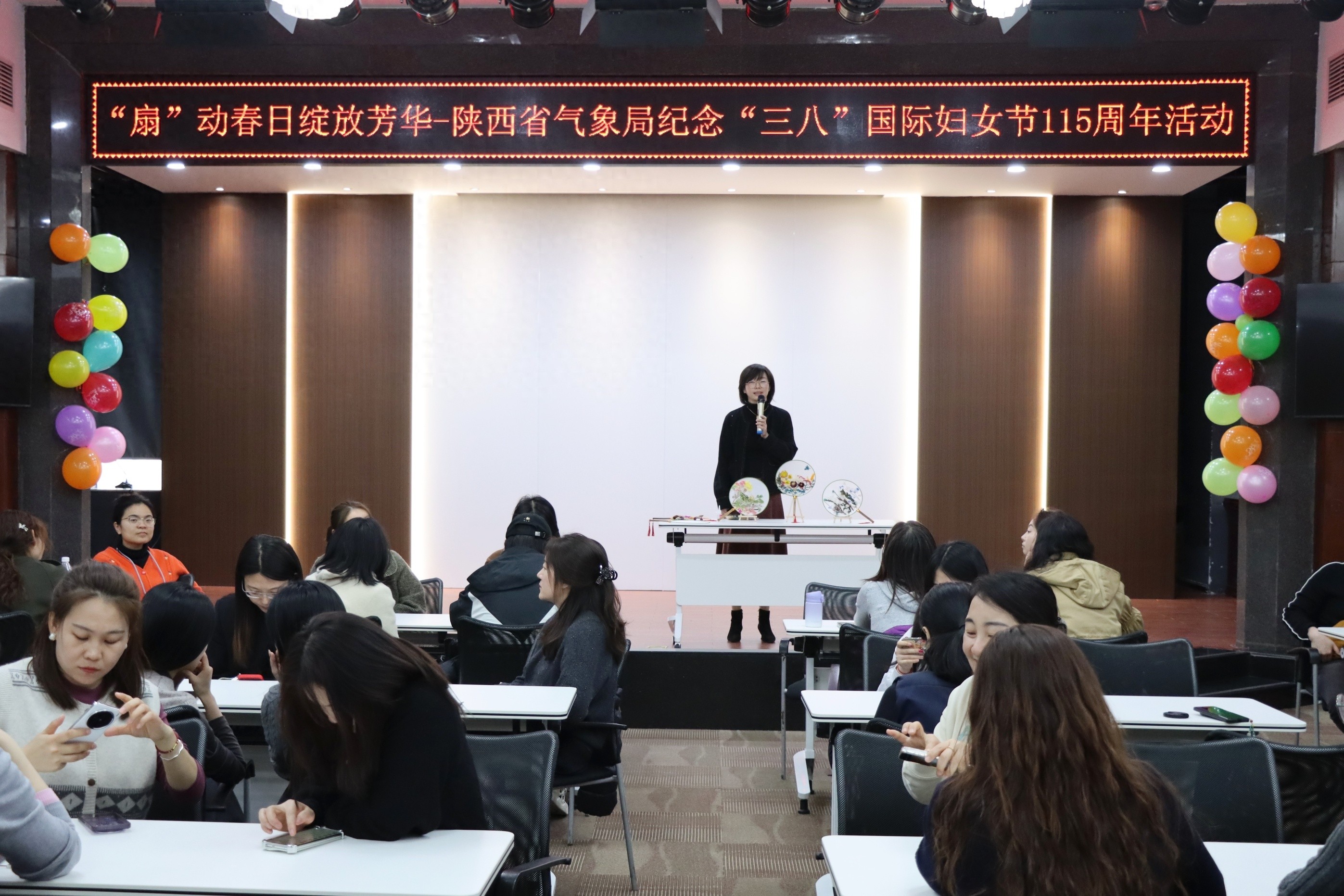三八妇女节，手工DIY团扇竟然还能这样玩？快来感受传统文化的魅力  第1张