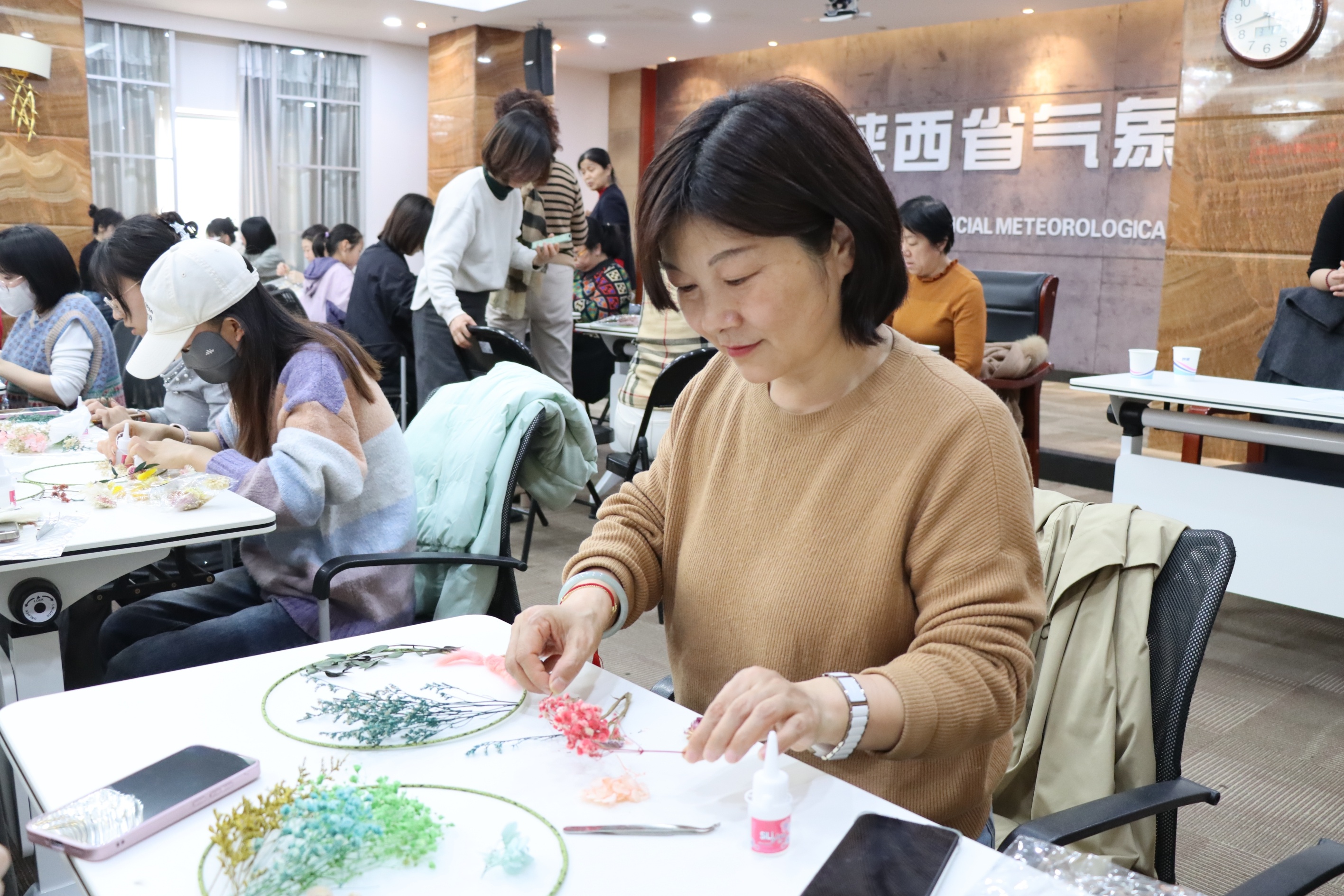 三八妇女节，手工DIY团扇竟然还能这样玩？快来感受传统文化的魅力  第2张