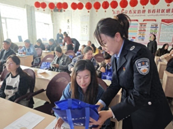 三八妇女节前夕，阿克塞县司法局如何为女性筑起法律防线？