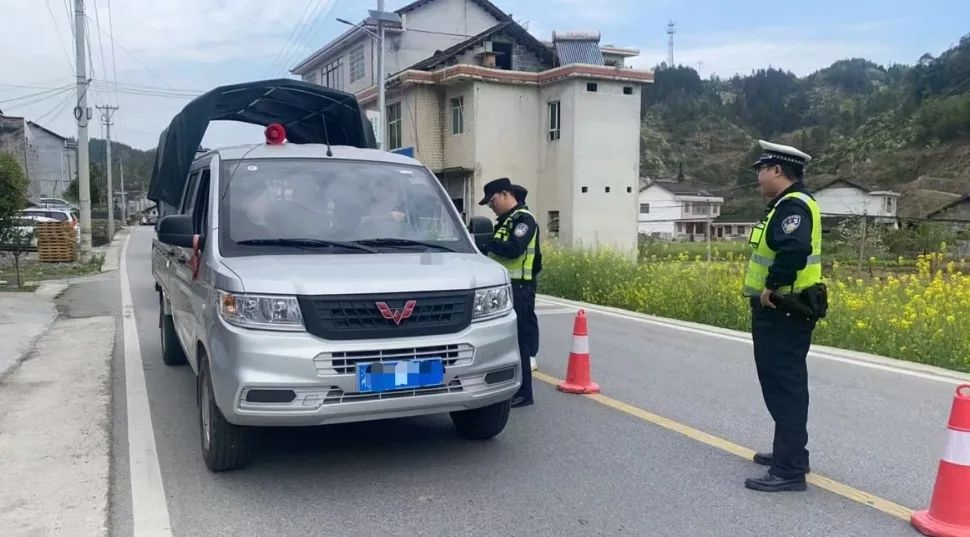 湘西公安交警为清明护航！你知道他们做了哪些吗?  第2张