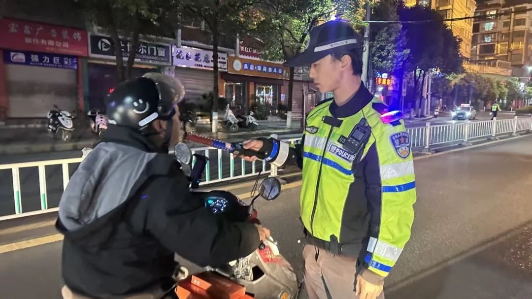 湘西公安交警为清明护航！你知道他们做了哪些吗?  第3张