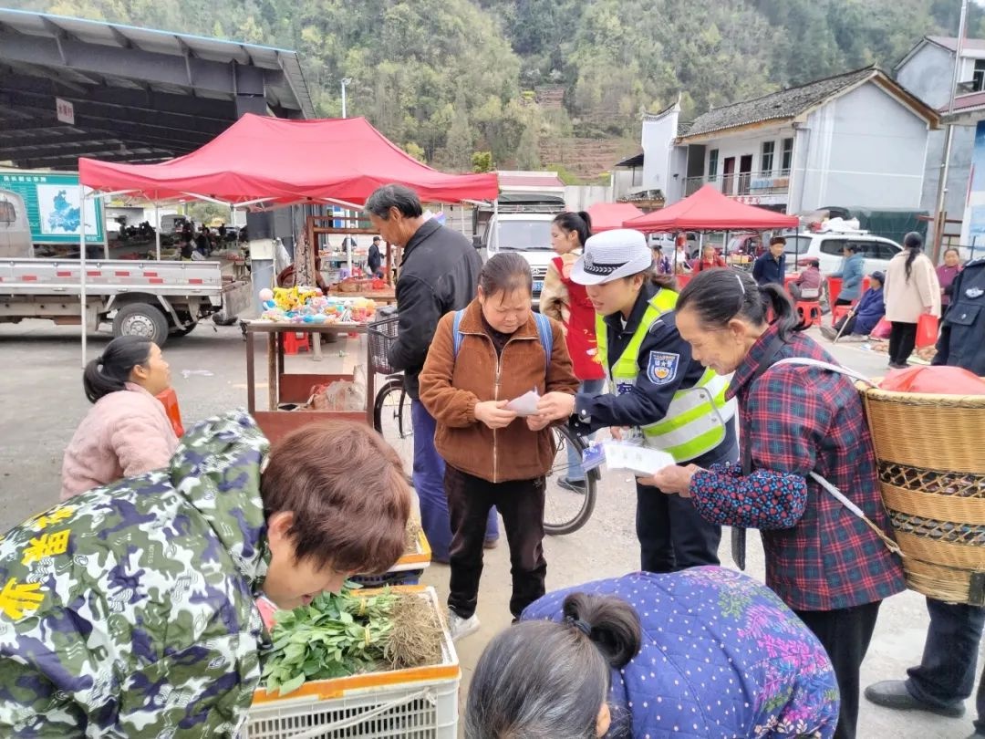 湘西公安交警为清明护航！你知道他们做了哪些吗?  第4张