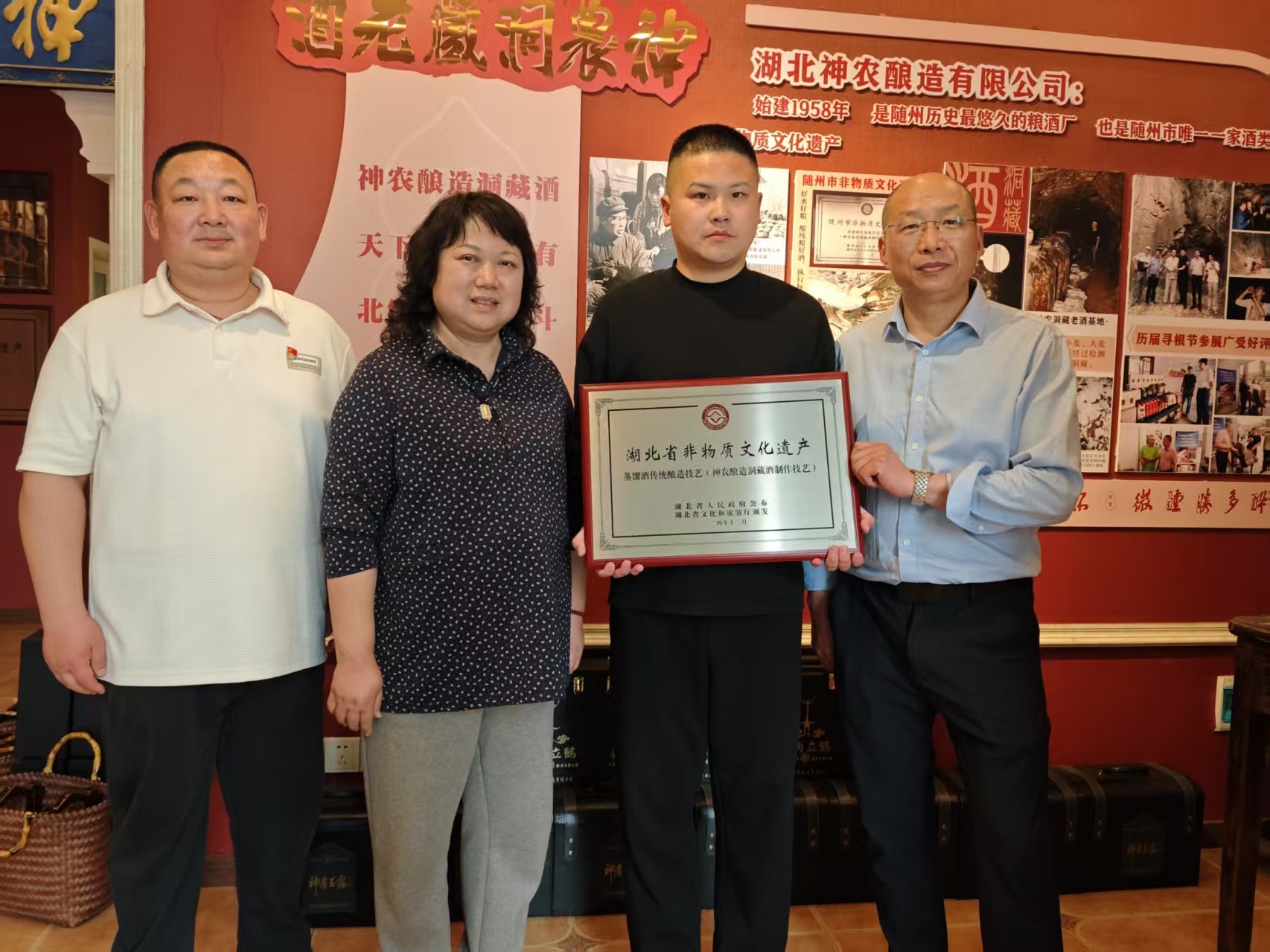 非遗保护新举措！政府深入基层上门授牌意味着什么？  第2张