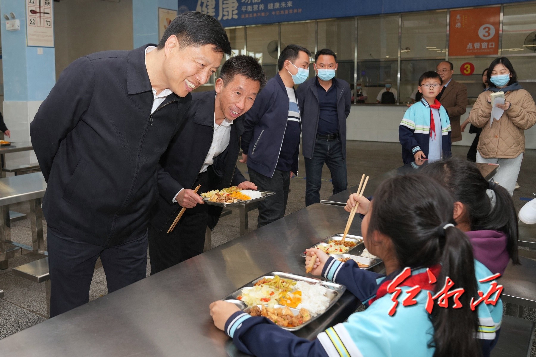 湘西州委书记与师生同餐！校园食品安全有何保障？  第1张