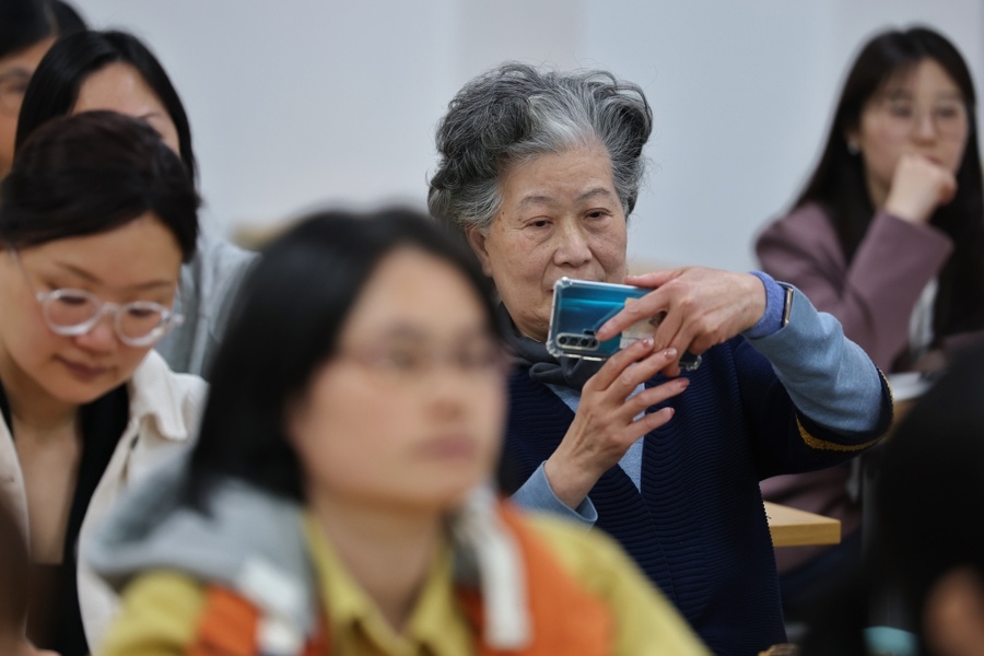 2025年上海市民艺术夜校春季班开班！银发族也来上课？58岁阿姨告诉你背后的心声  第2张