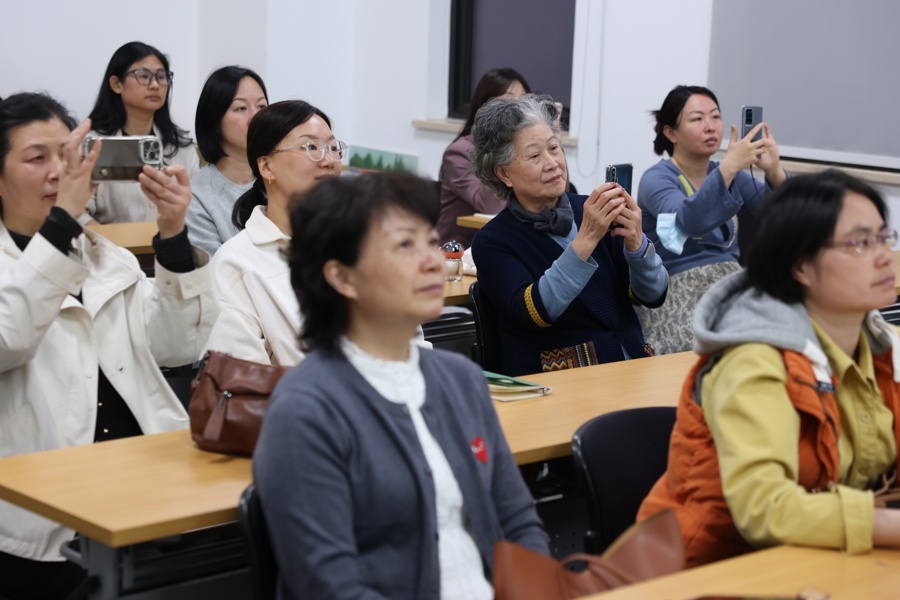 2025年上海市民艺术夜校春季班开班！银发族也来上课？58岁阿姨告诉你背后的心声  第4张