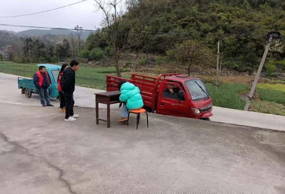 百德镇构建全方位防火墙!为应对森草防火都做了啥?  第2张