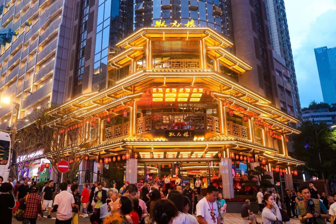 贵州老街改造后竟成网红打卡地？外地游客排队也要尝这口贵州脆香  第3张