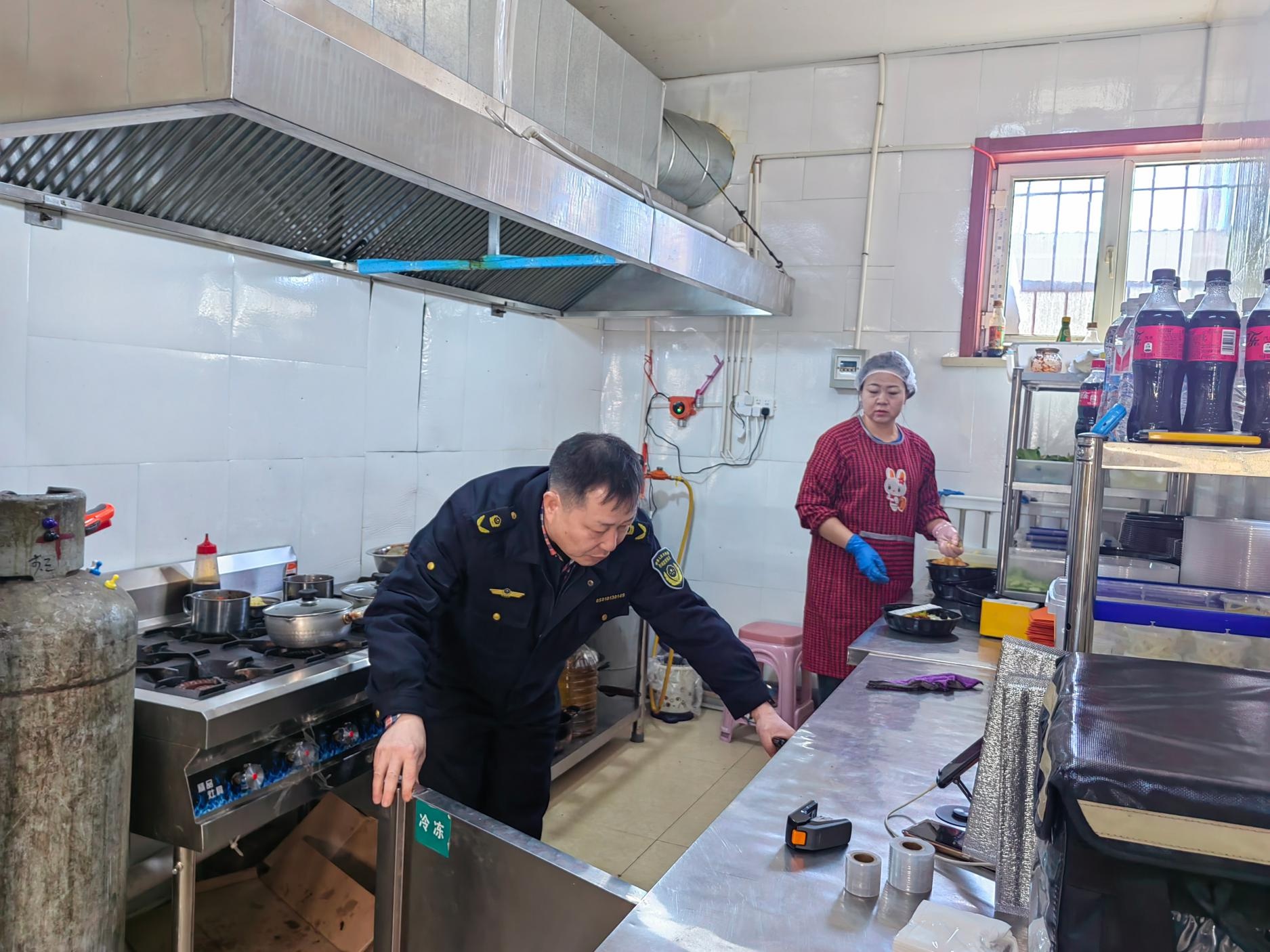 新城区市场监管局整治网络餐饮安全! 1137家经营户情况如何?  第3张