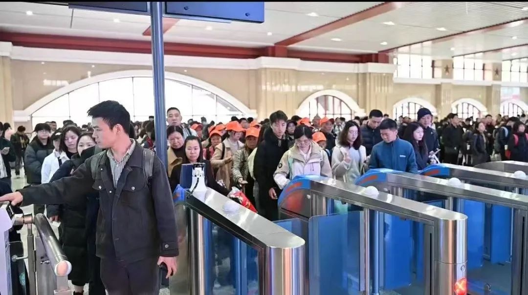 清明小长假铁路运输圆满收官！遵义车务段如何应对17.1万人次客流高峰？  第3张