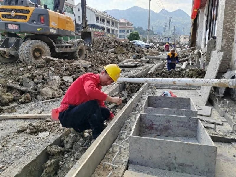 印江县城重要道路改扩建! 面临挑战如何国庆节前完工?