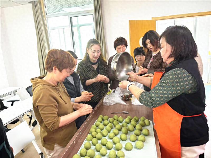 高淳区戴家城村清明活动：青团制作为何吸引众村民？!