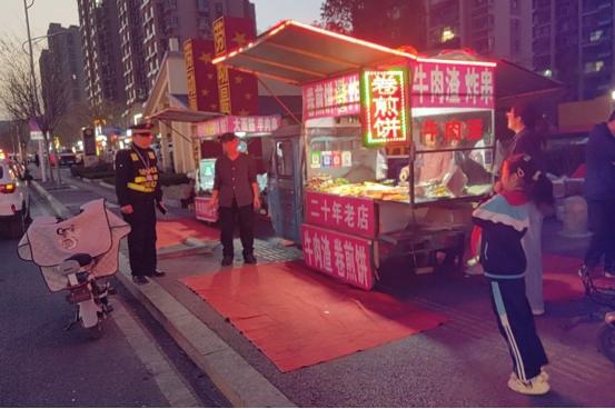 夜市烧烤摊火爆背后隐藏巨大隐患! 你知道吗?  第2张