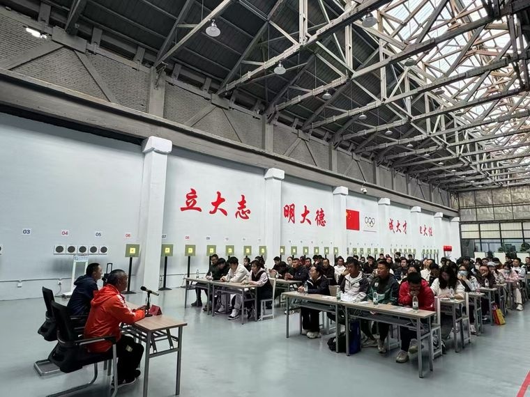 昆明体育教师集体学射击！2025年光电射击比赛即将震撼来袭，你准备好了吗？  第2张