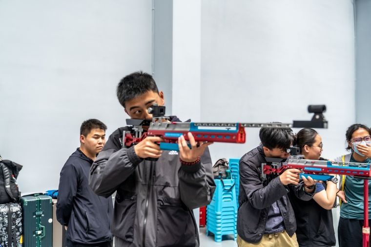 昆明体育教师集体学射击！2025年光电射击比赛即将震撼来袭，你准备好了吗？  第4张