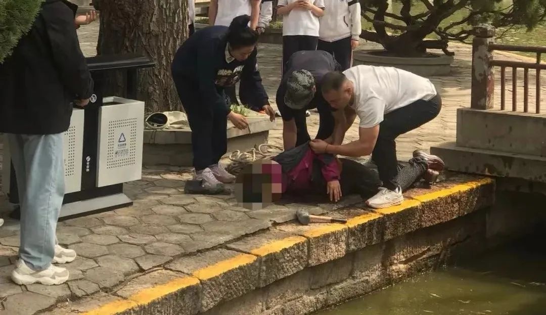 北京老人落水被救!全网寻找的‘迷彩帽’大哥是谁?  第2张