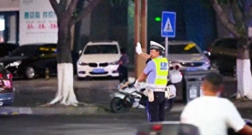 五一劳动节，仁和区劳动者坚守岗位，他们的付出你知道多少？