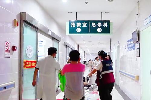 五一劳动节，仁和区劳动者坚守岗位，他们的付出你知道多少？  第4张