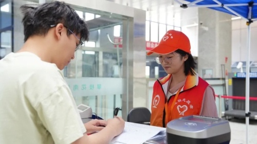 五一劳动节，仁和区劳动者坚守岗位，他们的付出你知道多少？  第7张