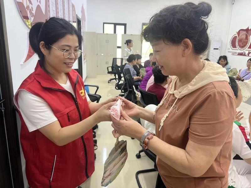 5月7日这场非遗漆扇制作活动！是集体情感存档？更是母爱见证  第3张