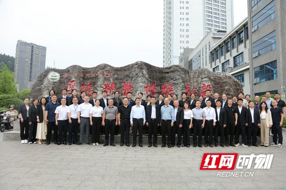湘西州人民医院第二批结对帮扶医疗队震撼来袭！26名专家都有谁？  第2张