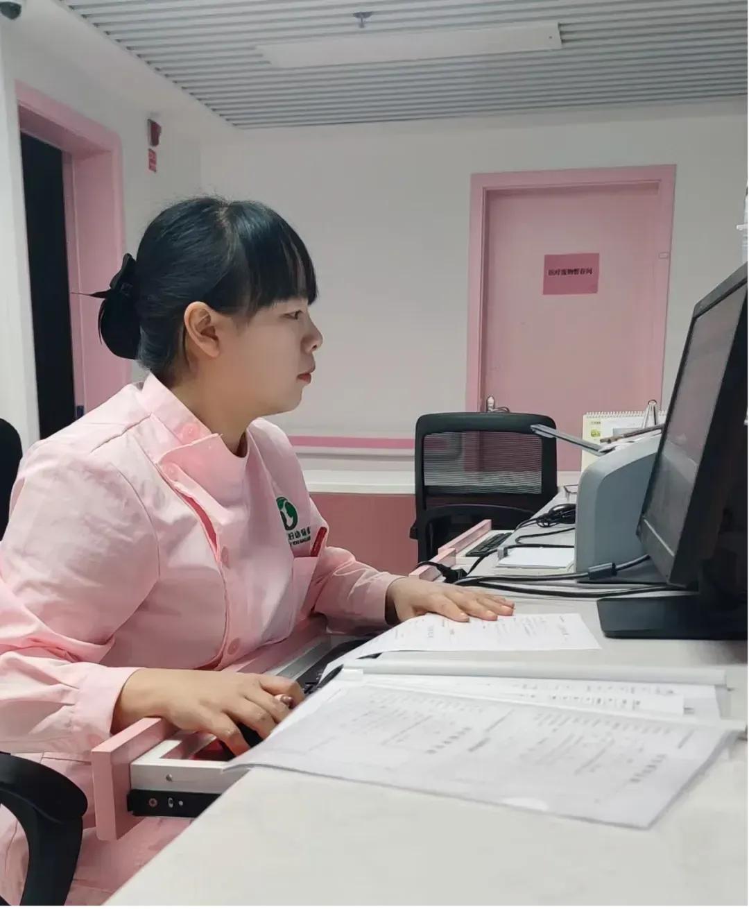 从医多年无惊天动地感慨？这位助产士的故事令人泪目  第2张