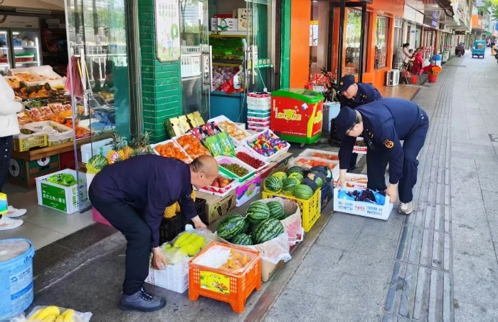 城管多措并举保障节日秩序！150 余名执法人员都做了啥？  第2张
