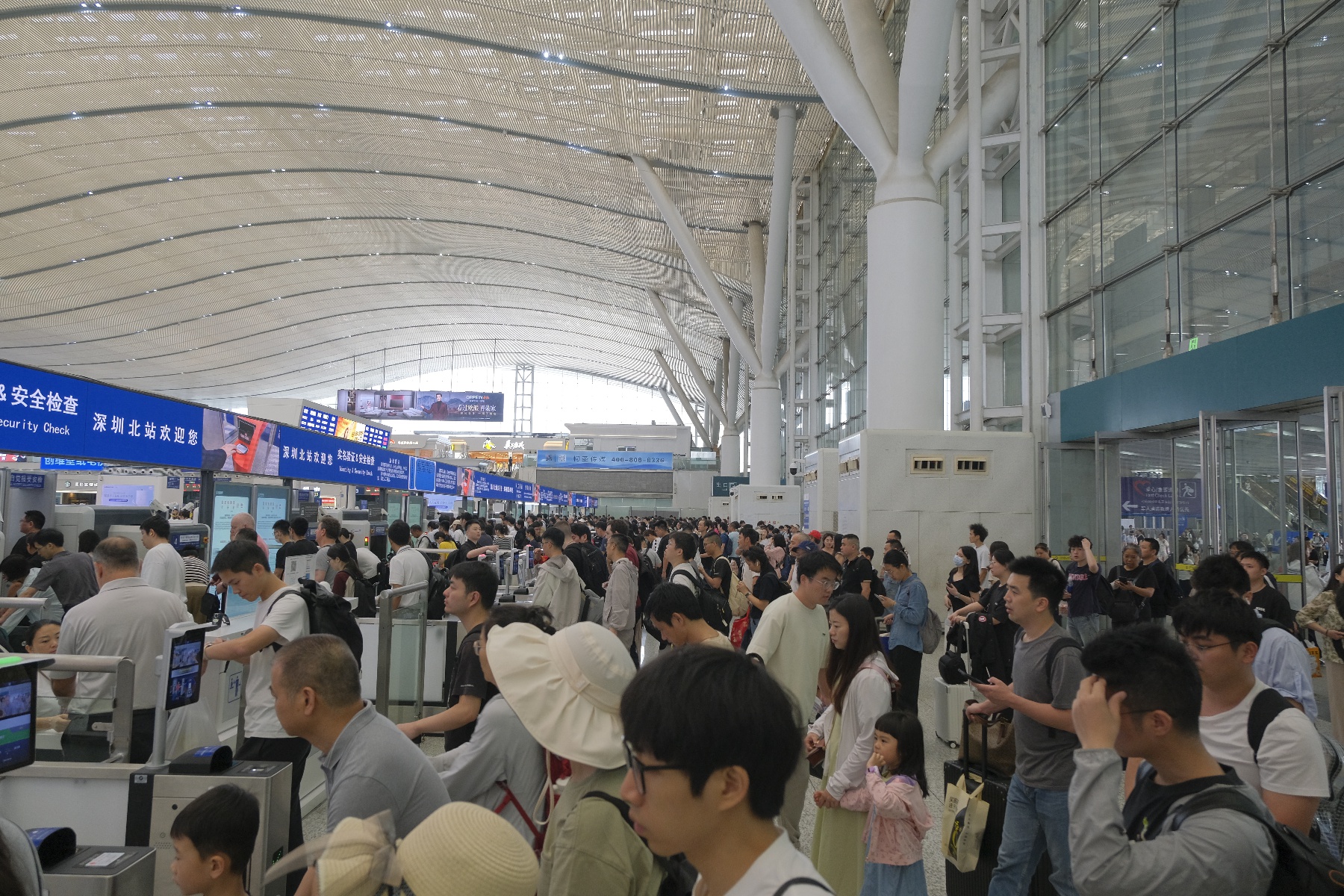 2025年五一假期深圳铁路客流爆棚！到发旅客竟达614万？  第2张