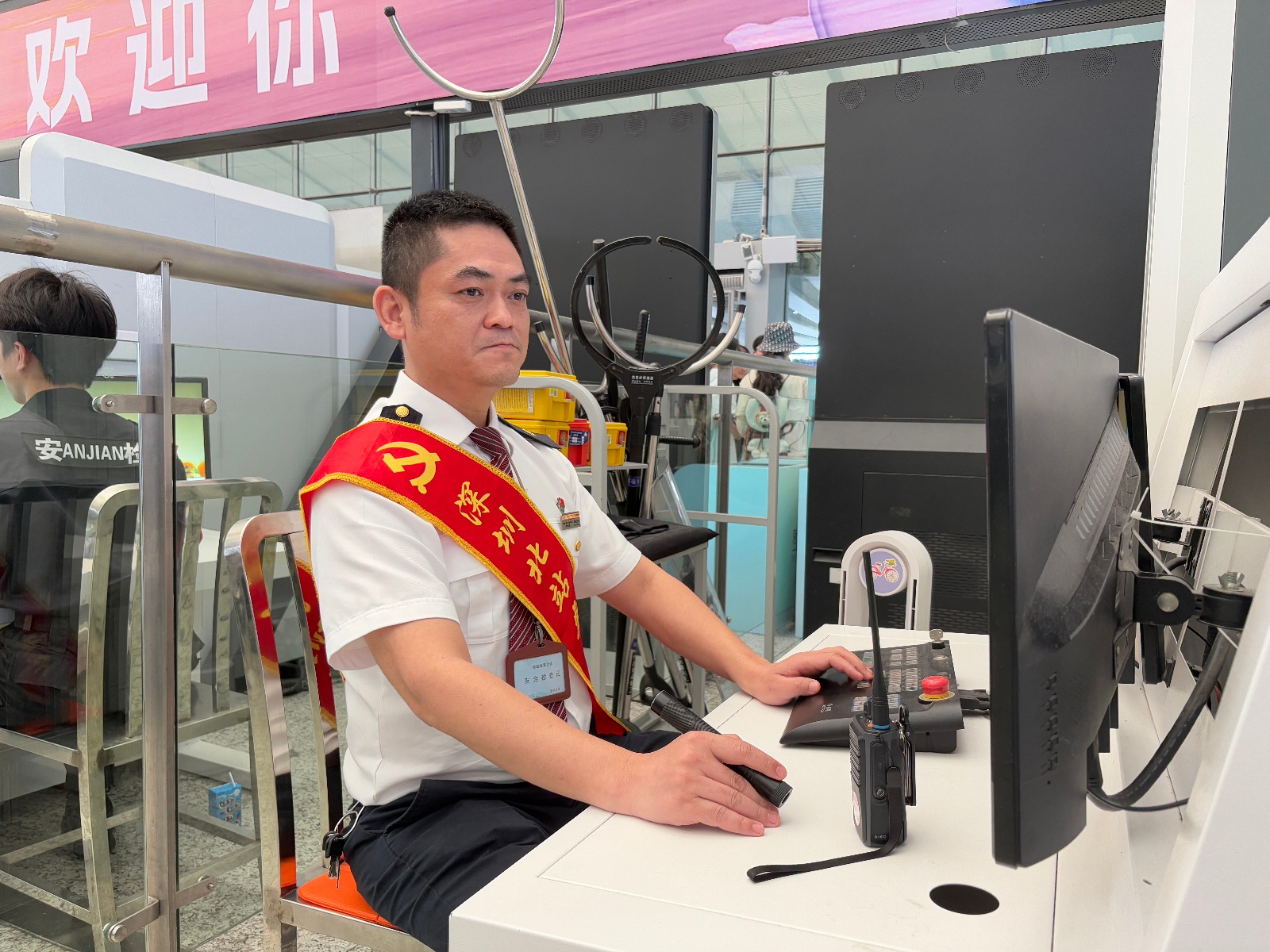 2025年五一假期深圳铁路客流爆棚！到发旅客竟达614万？  第3张
