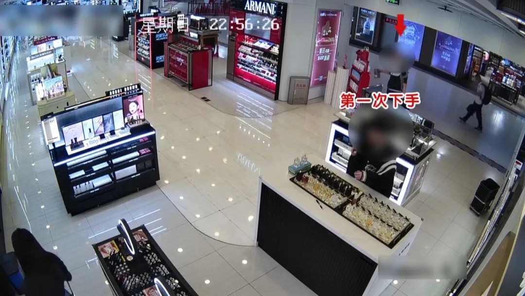 免税店化妆品被盗！警方5小时逐帧排查，嫌疑人究竟是谁？  第2张