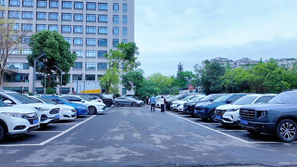 看病停车难成烦心事？峨眉山市中医医院暖心举措破痛点  第2张