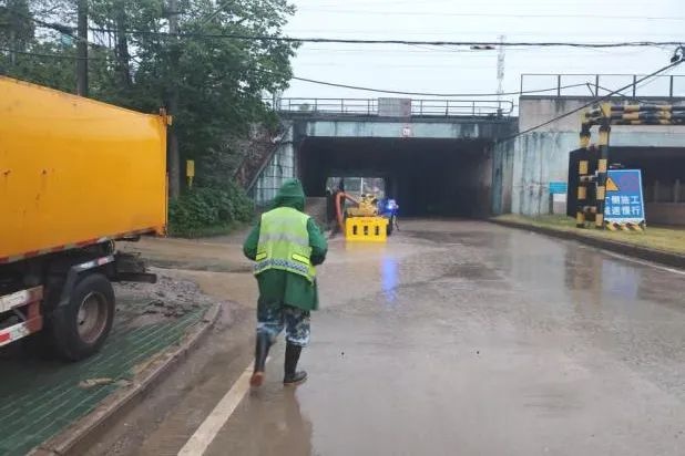 暴雨夜袭青山区！如何保障城市排涝与市民出行安全？  第2张