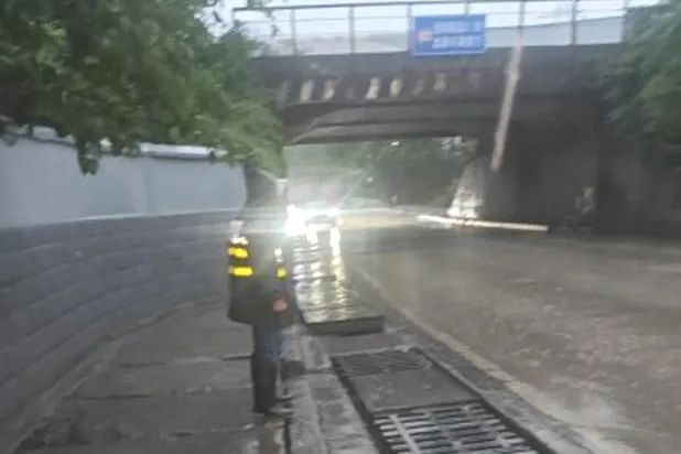 暴雨夜袭青山区！如何保障城市排涝与市民出行安全？  第3张