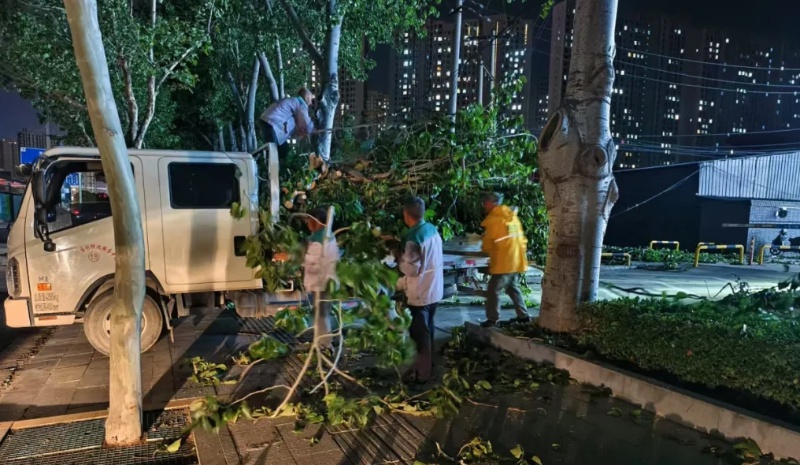 4月30日运城大风暴雨致城市混乱！环卫1300余人如何紧急救场？  第2张