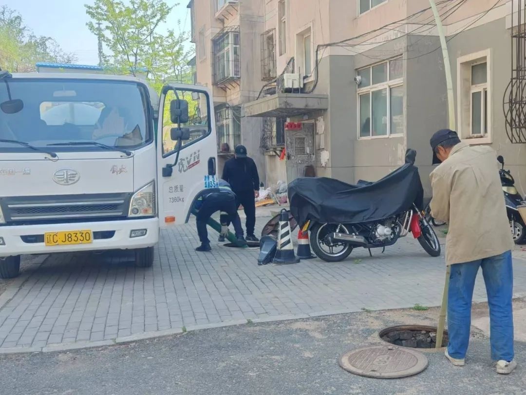 街道社区主动兜底解决污水井问题！弃管小区难题咋破的？  第4张