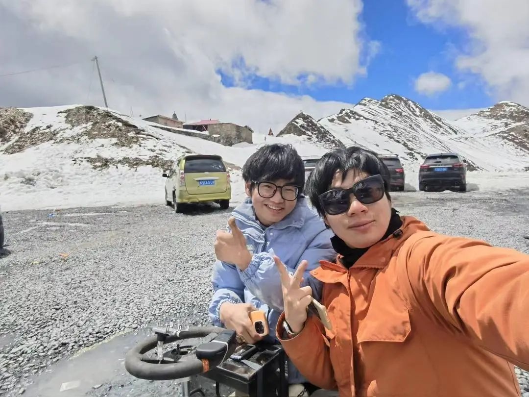 无腿小伙凭双手登顶夹金山！这勇气与坚韧谁能不被震撼？  第6张