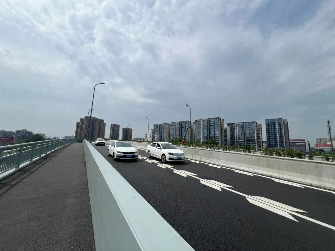全长384.5米的珠江路跨桥通车！这对交通的改善有多大？