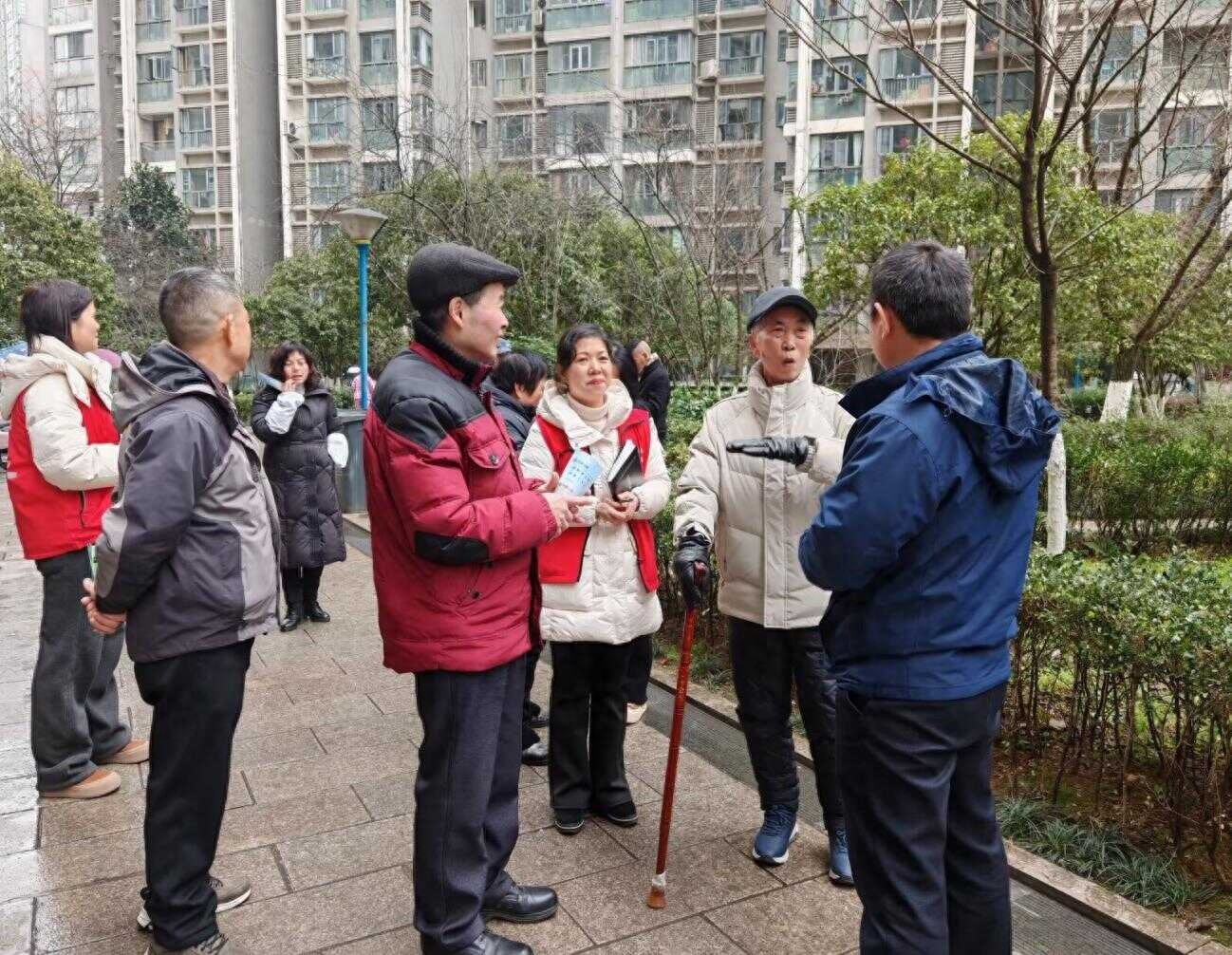 2025 年晖福社区龙晖苑道路隐患待解？居民出行难题如何破