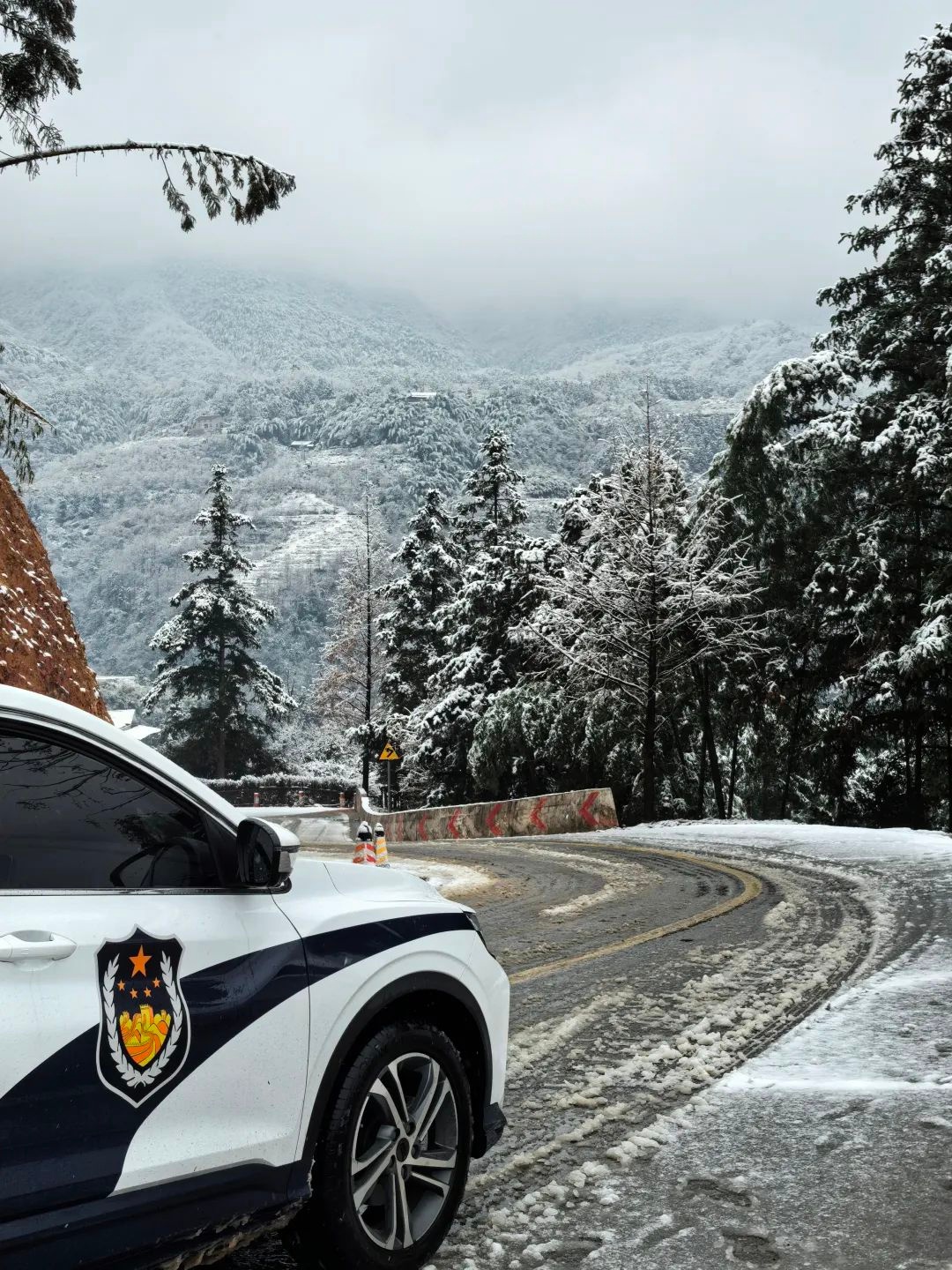 怀化多地迎来2025年初雪!主城区黄岩已换冬装,你那里下雪了吗? 第4张 怀化多地迎来2025年初雪!主城区黄岩已换冬装,你那里下雪了吗? 第4张