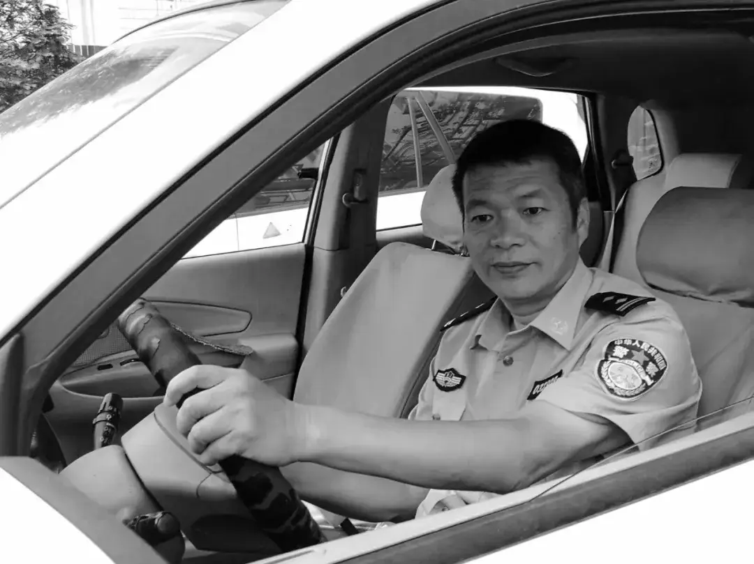58岁老刑警出差途中突发疾病离世，为何他总带着馒头？背后故事令人泪目  第2张