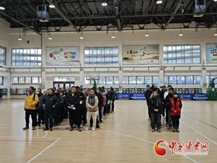 甘肃体彩职工运动会惊现神级默契！单手托乒乓球接力跑，他们是如何做到的？  第1张