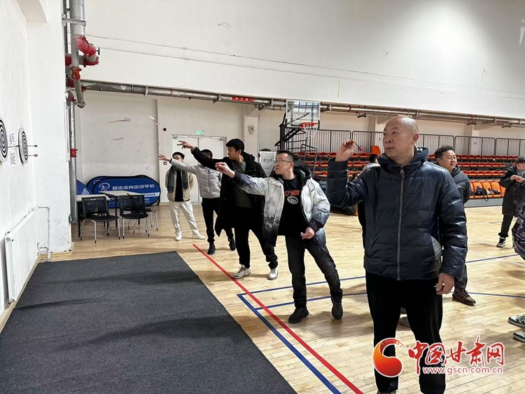 甘肃体彩职工运动会惊现神级默契！单手托乒乓球接力跑，他们是如何做到的？  第5张