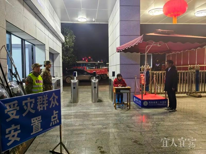 一家人平安是最大的幸运！山体滑坡后，他们如何在安置点渡过难关？  第4张