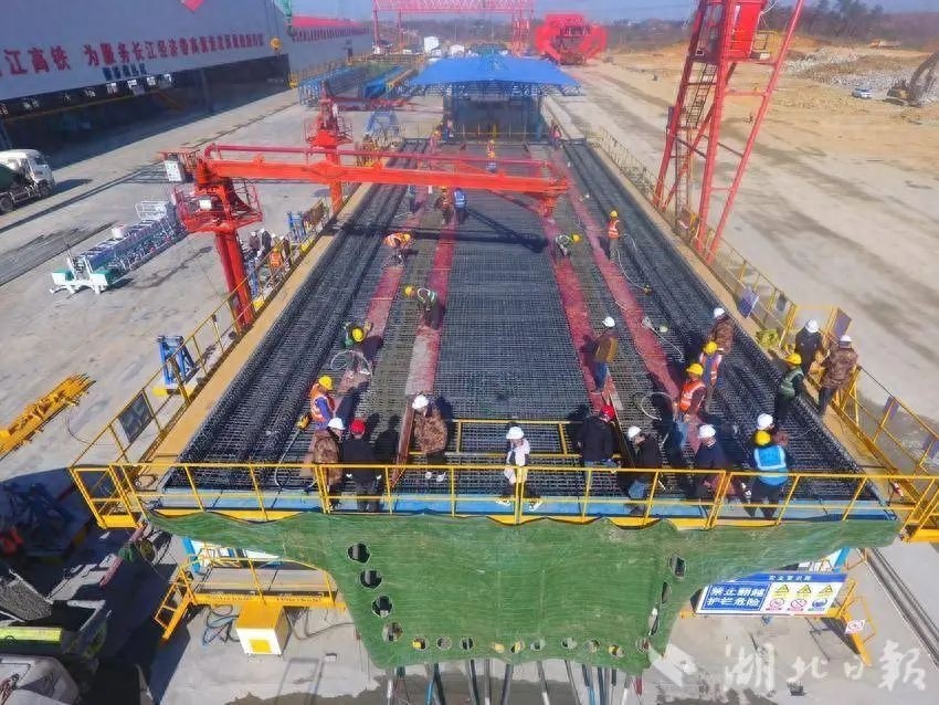 长江新区站建设如火如荼，2025年沿江高铁将如何改变武汉交通格局？