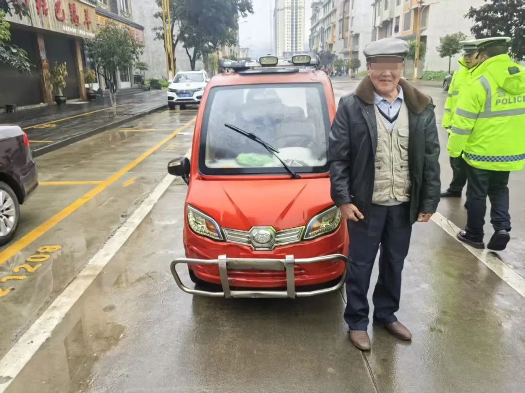 春节后罗平交警严打老年代步车，无牌车辆上路将面临什么后果？  第3张