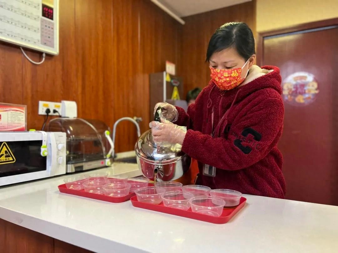寒潮来袭，上海养老院如何让老人温暖过冬？揭秘防寒保暖的暖心三步走