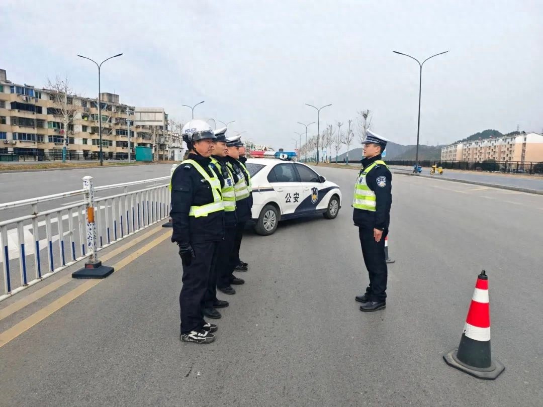 春运出行安全大揭秘！交警如何严查酒驾、超载等违法行为？  第1张