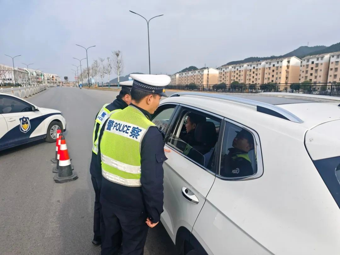 春运出行安全大揭秘！交警如何严查酒驾、超载等违法行为？  第4张