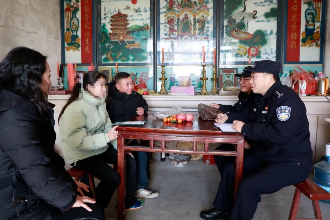 老薛退休在即，社区居民为何如此不舍？他的16年守护，谁将接棒？  第1张